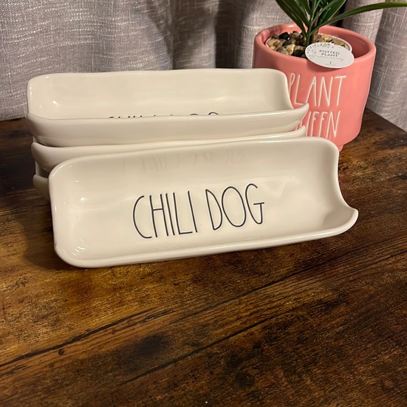 Rae Dunn Other - RAE DUNN CHILI DOG HOLDERS(4)